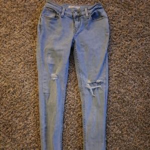 Distressed levi skinnies